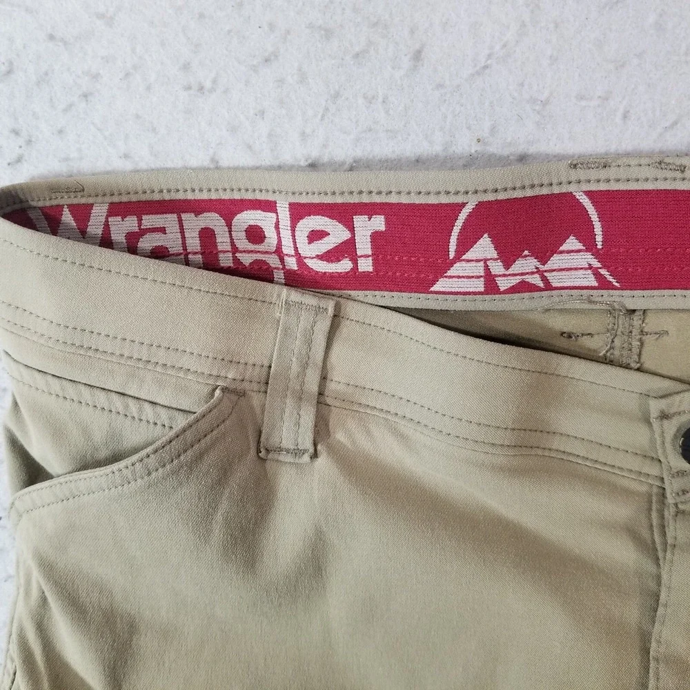 Wrangler outdoor cargo pants men's 40 x 32 beige nylon stretch comfort waist